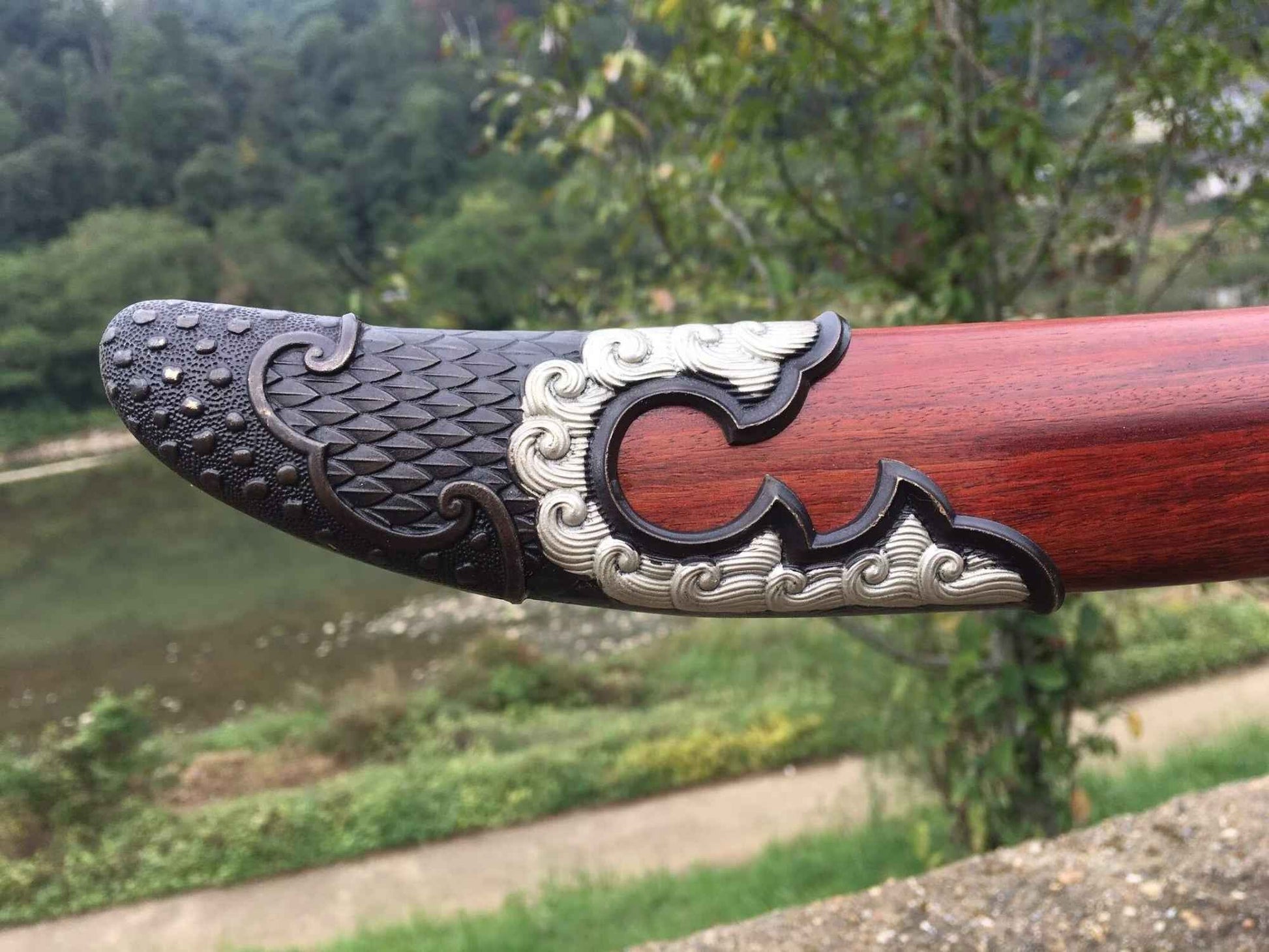 Crimson Dragon Qingdao | Hand-Forged Seven-Plate High-Carbon Steel Chinese Saber with Brass Fittings & Bloodwood Scabbard — handle and fittings close-up
