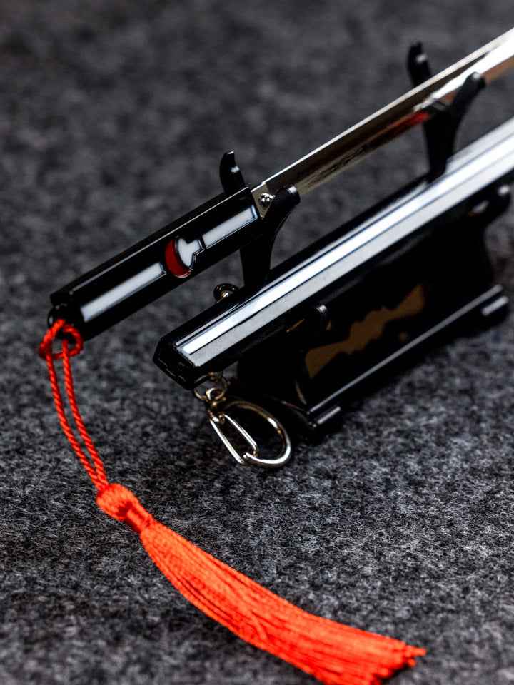 Sasuke Grass Cutter Keychain + Stand — blade and hamon detail