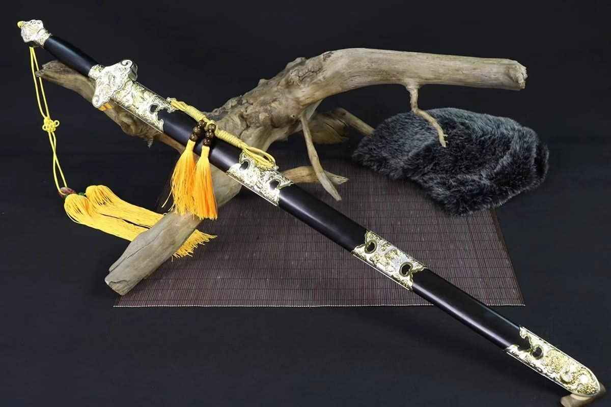 Baojian/Chinese Sword/Forged Damascus Steel Blades/Battle Ready — close-up detail view