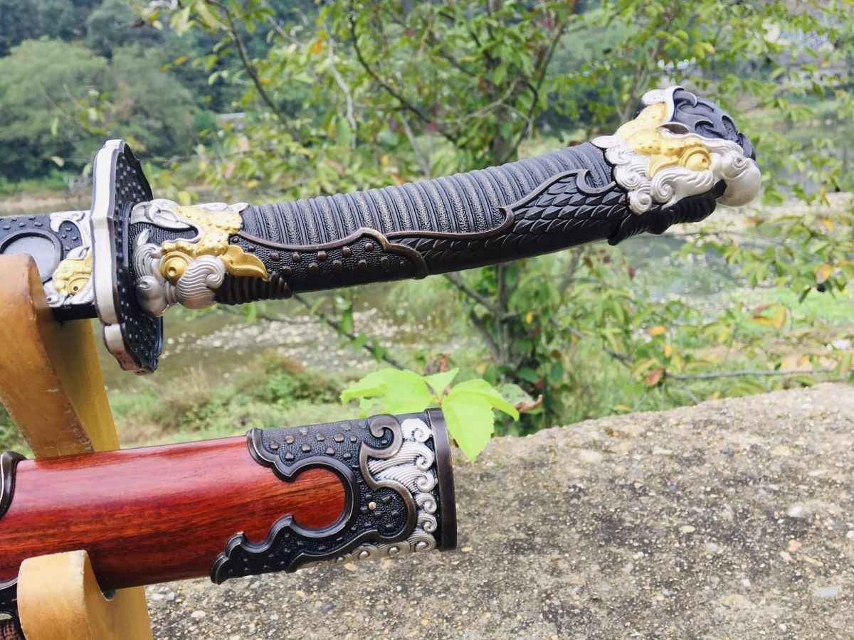 Crimson Dragon Qingdao | Hand-Forged Seven-Plate High-Carbon Steel Chinese Saber with Brass Fittings & Bloodwood Scabbard — close-up detail view