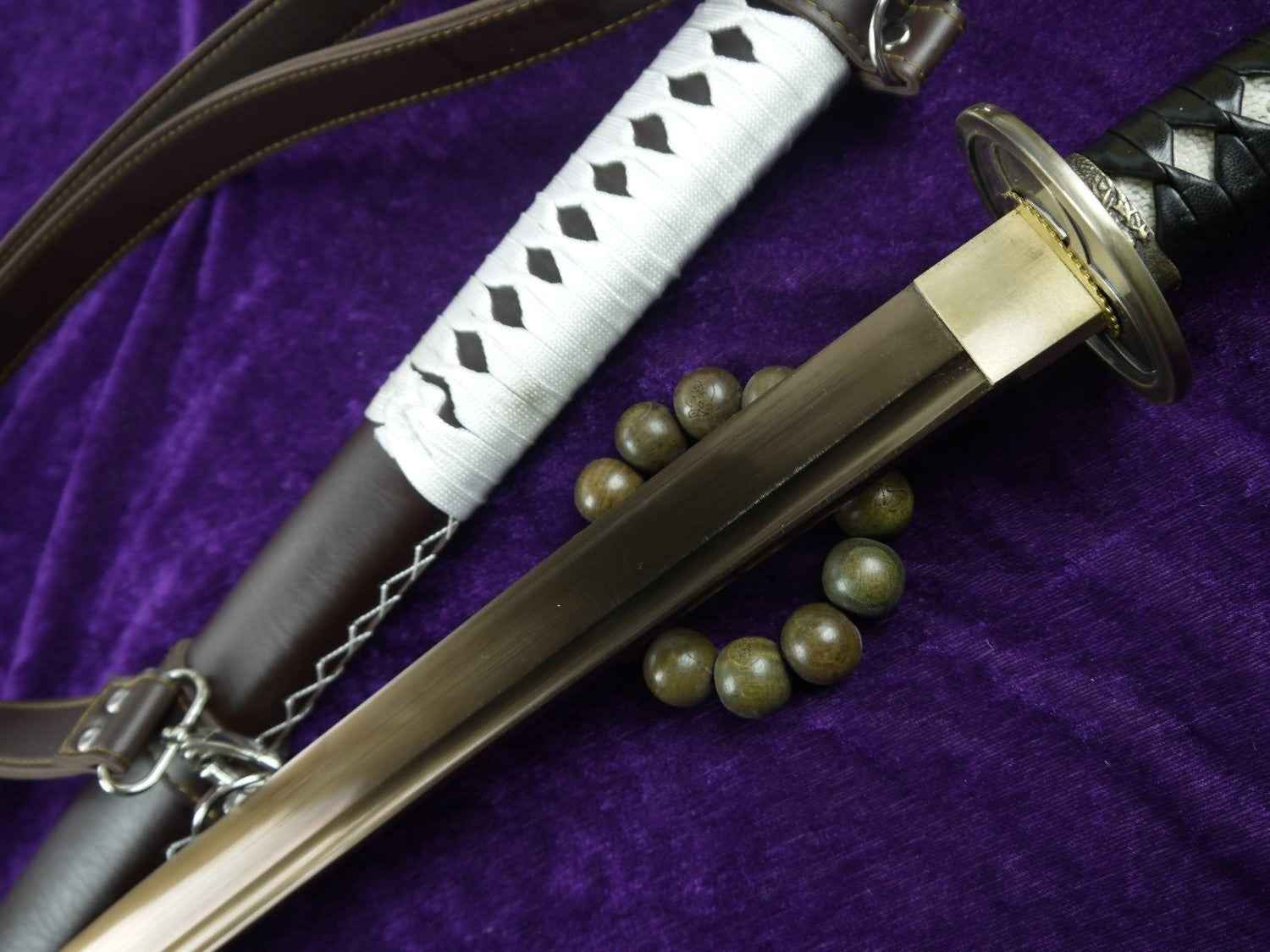 Uchikatana/High carbon steel Golden blade/Leather scabbard/Alloy fittings — close-up detail view