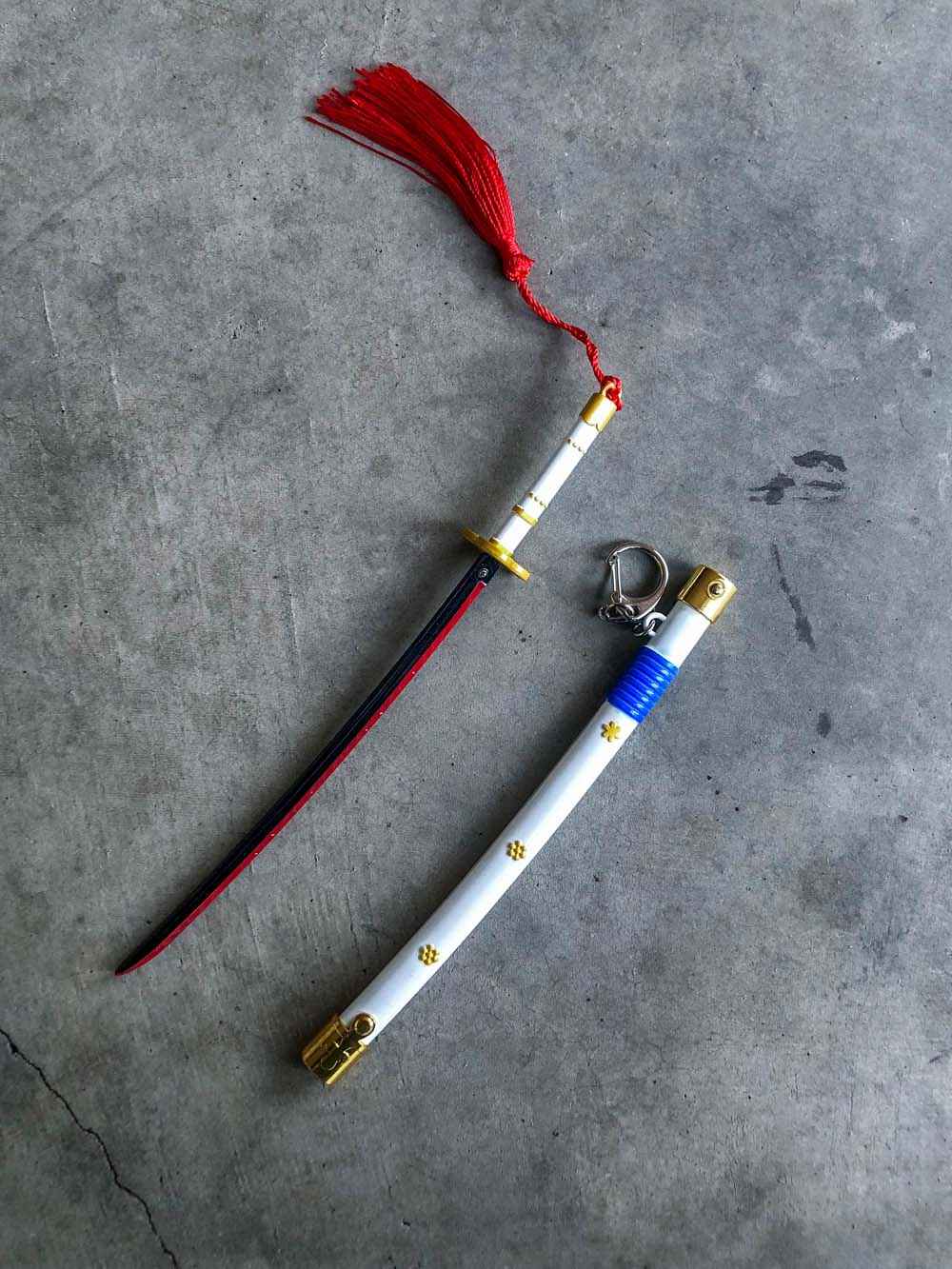 Ame no Habakiri Keychain + Stand — blade and hamon detail