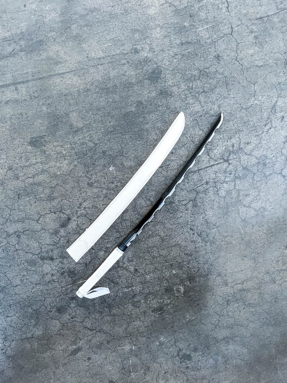 Battle-Ready Inosuke Katana (SHARP) — scabbard / saya detail