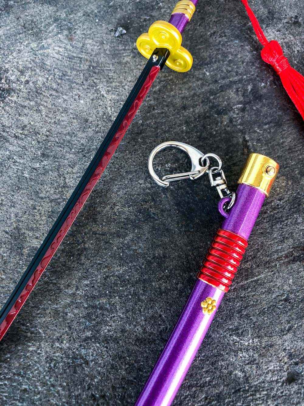 Enma Keychain (Purple) + Stand — blade and hamon detail