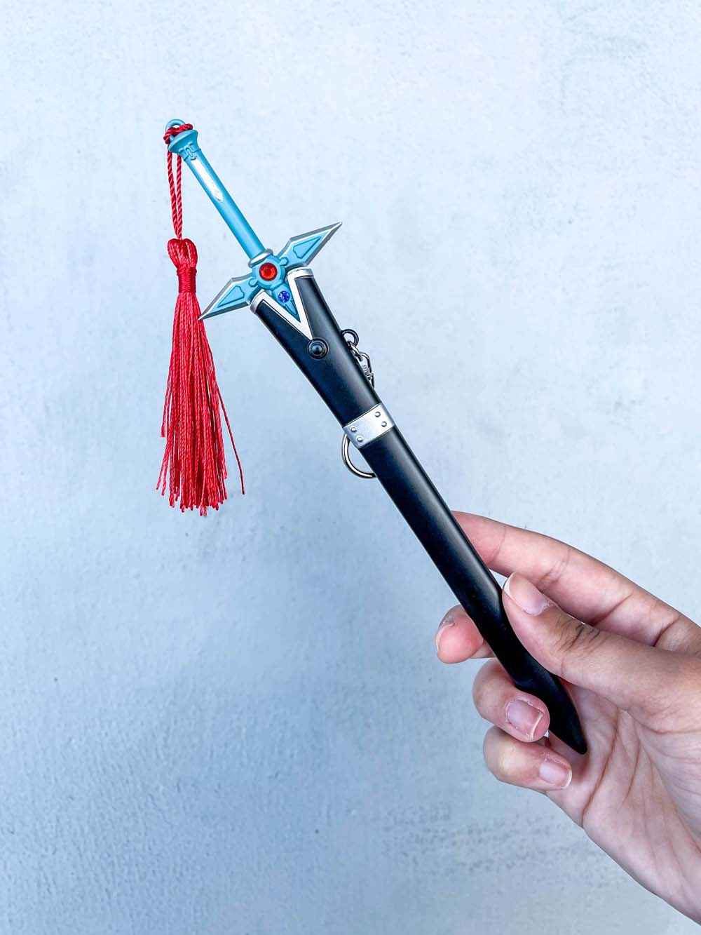 Dark Repulser Keychain (Blue) + Stand — scabbard / saya detail