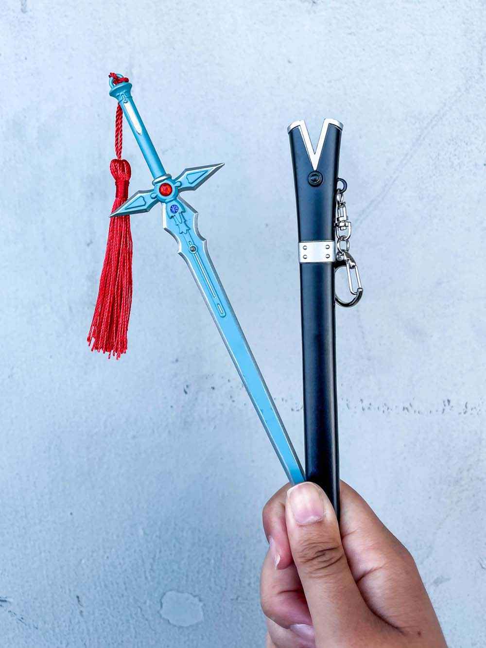 Dark Repulser Keychain (Blue) + Stand — close-up detail view