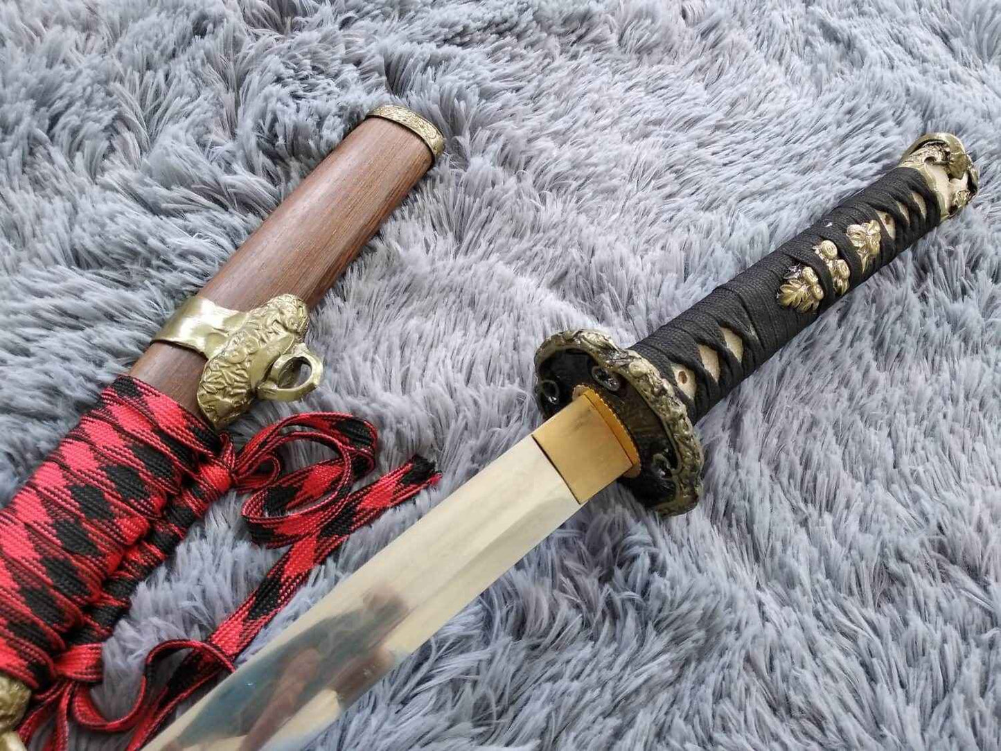 Nihontou Tachi,High carbon steel Clay temper,Rosewood,Alloy — blade and hamon detail