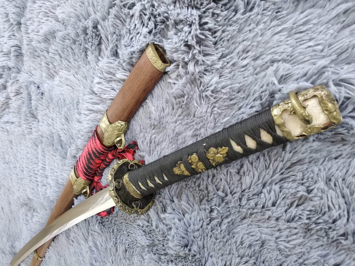 Nihontou Tachi,High carbon steel Clay temper,Rosewood,Alloy — scabbard / saya detail
