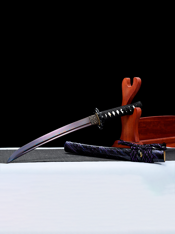 Damascus Edge Tanto — handle and fittings close-up