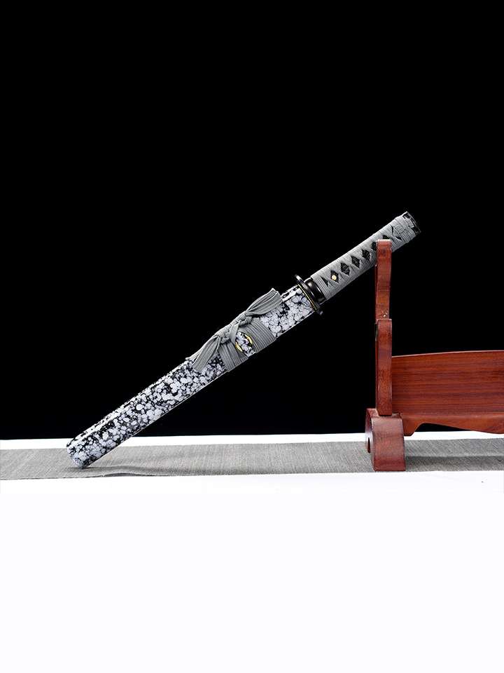 Carbon Mist Tanto — blade and hamon detail
