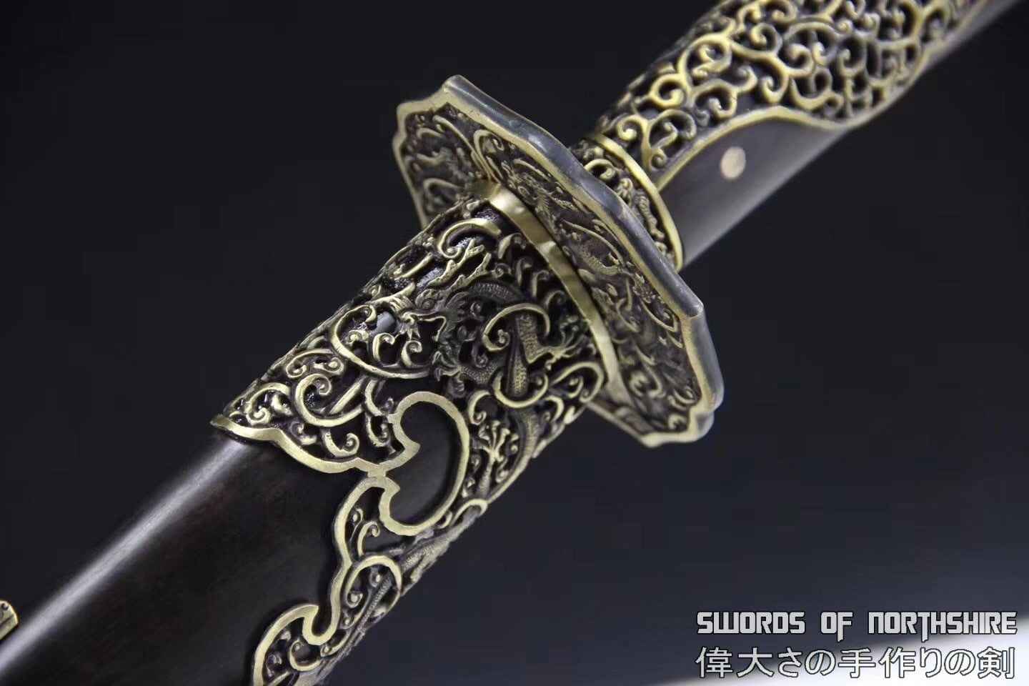 Baodao - Shengzu 1060 — handle and fittings close-up