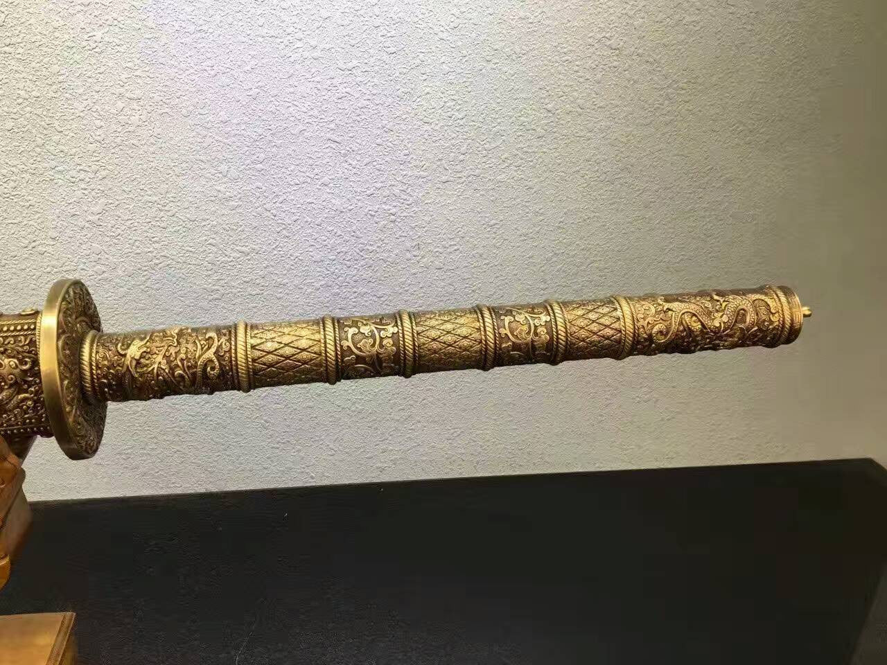 Kangxi sword/T10 high carbon steel/Brass carved fitted/Black scabbard — handle and fittings close-up