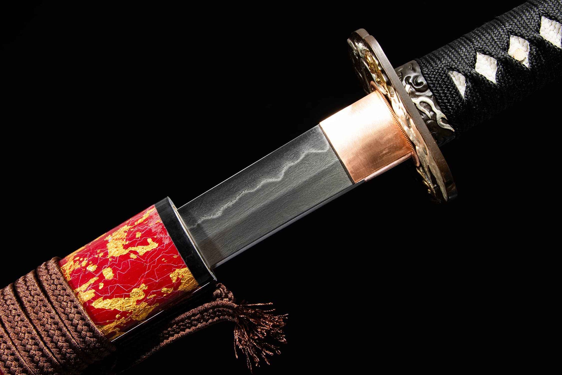 Wootz Steel Hamon Katana – 40.9″ with Red Speckled Lacquer Saya, Gilt Brass & Silver Fittings — close-up detail view