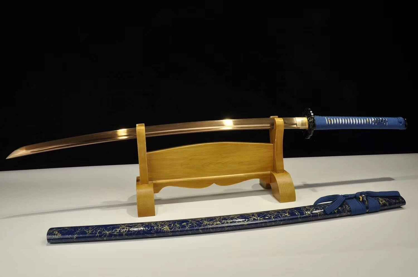 katana(Damascus steel gold blade,Wood scabbard,Alloy fittings)Full tang — blade and hamon detail