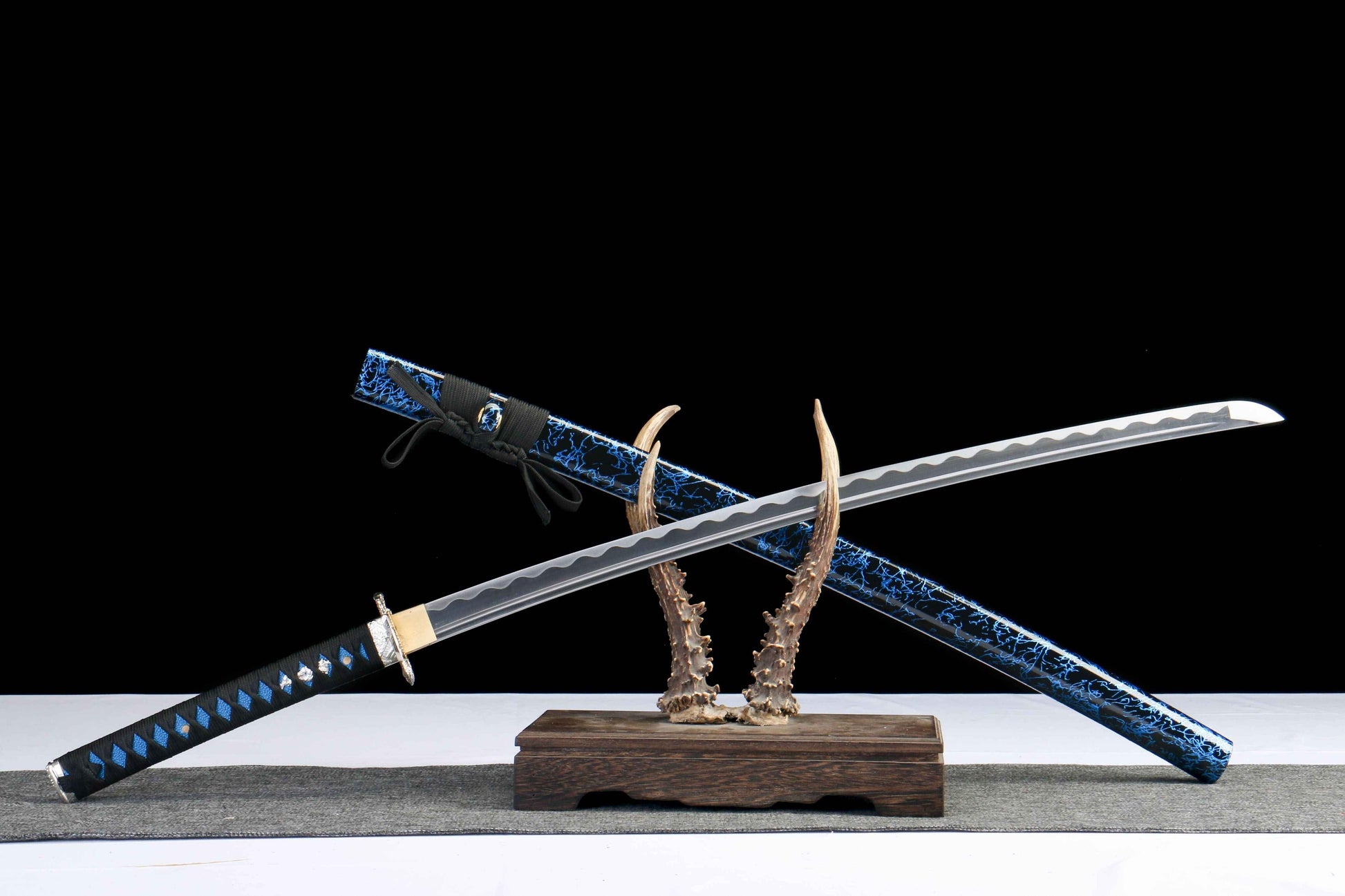 Blue Lightning Katana Sword – 1045 Steel Blade with Gloss Lacquer Scabbard & Full Tang Construction — 1045 Carbon Steel Chinese Sword by DRACBLADE