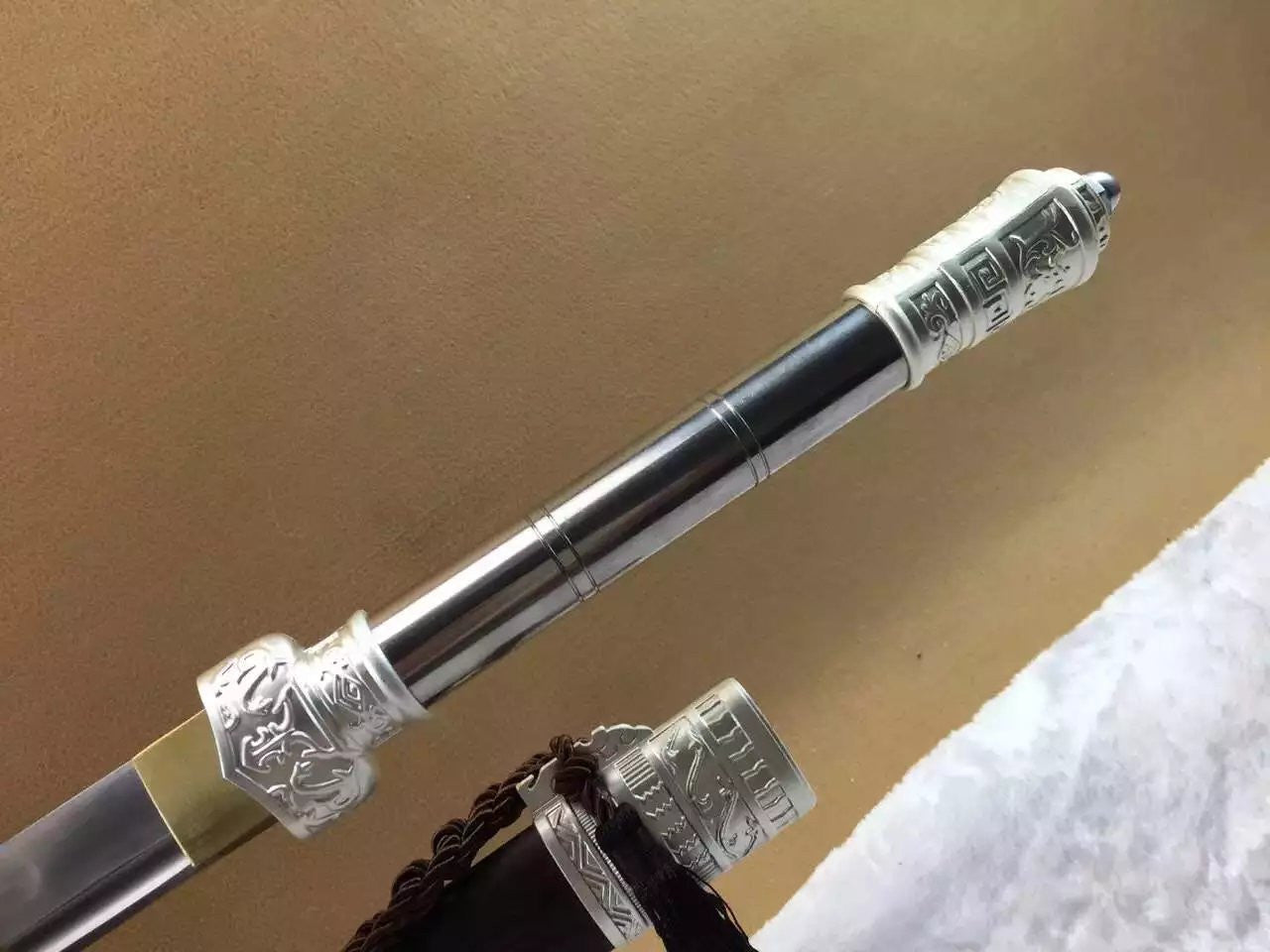 Wolong sword,High manganese steel,Rosewood scabbard,Alloy fitting,Length 39 inch — blade and hamon detail