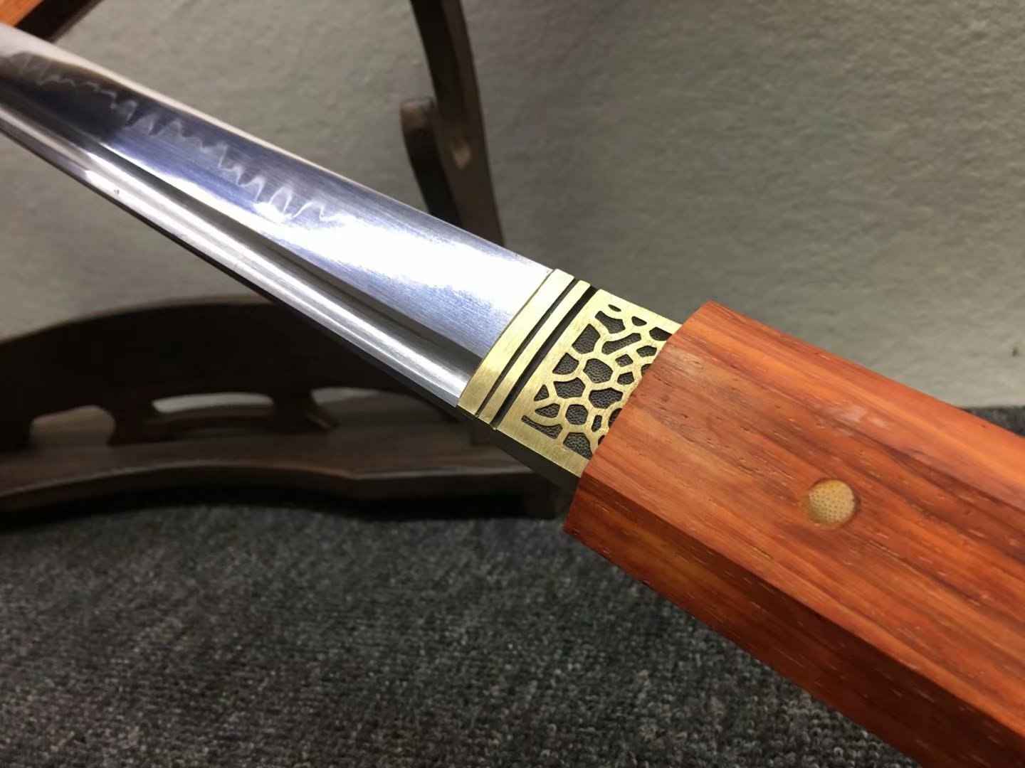 Katana,High carbon steel burn blade,Redwood,Full tang — handle and fittings close-up