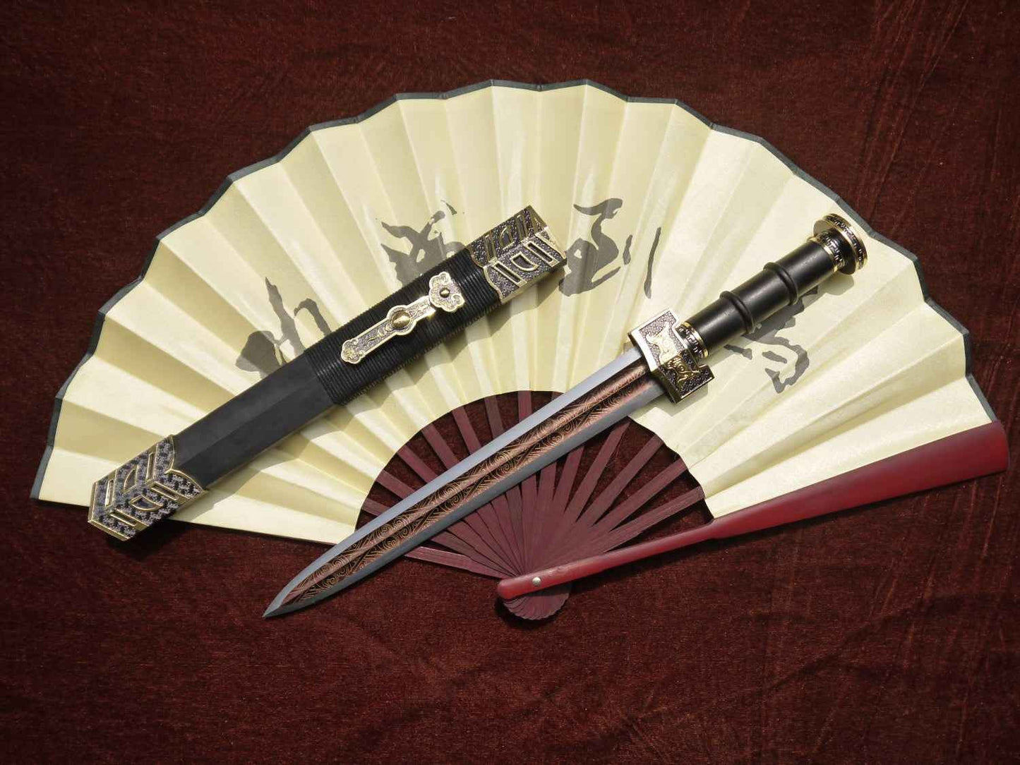 Dagger sword,Folded steel,Black wood scabbard,Alloy fitting,Length 13 inch — handle and fittings close-up