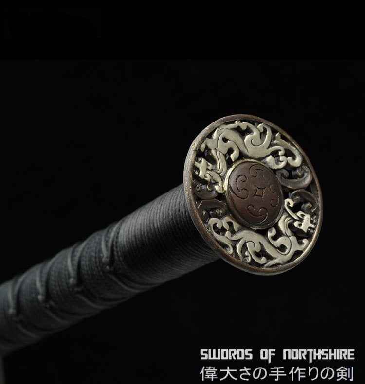 Han Jian - Ban Chao 1060 — handle and fittings close-up