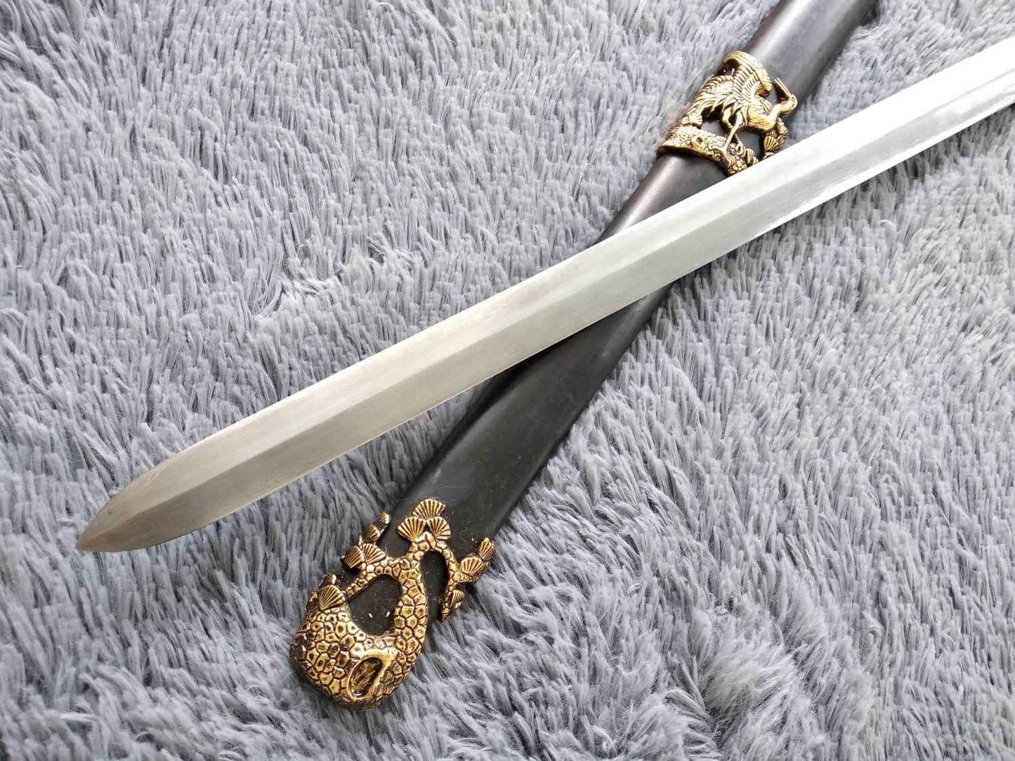 Pine crane sword,Damascus steel blade,Black wood,Alloy — handle and fittings close-up