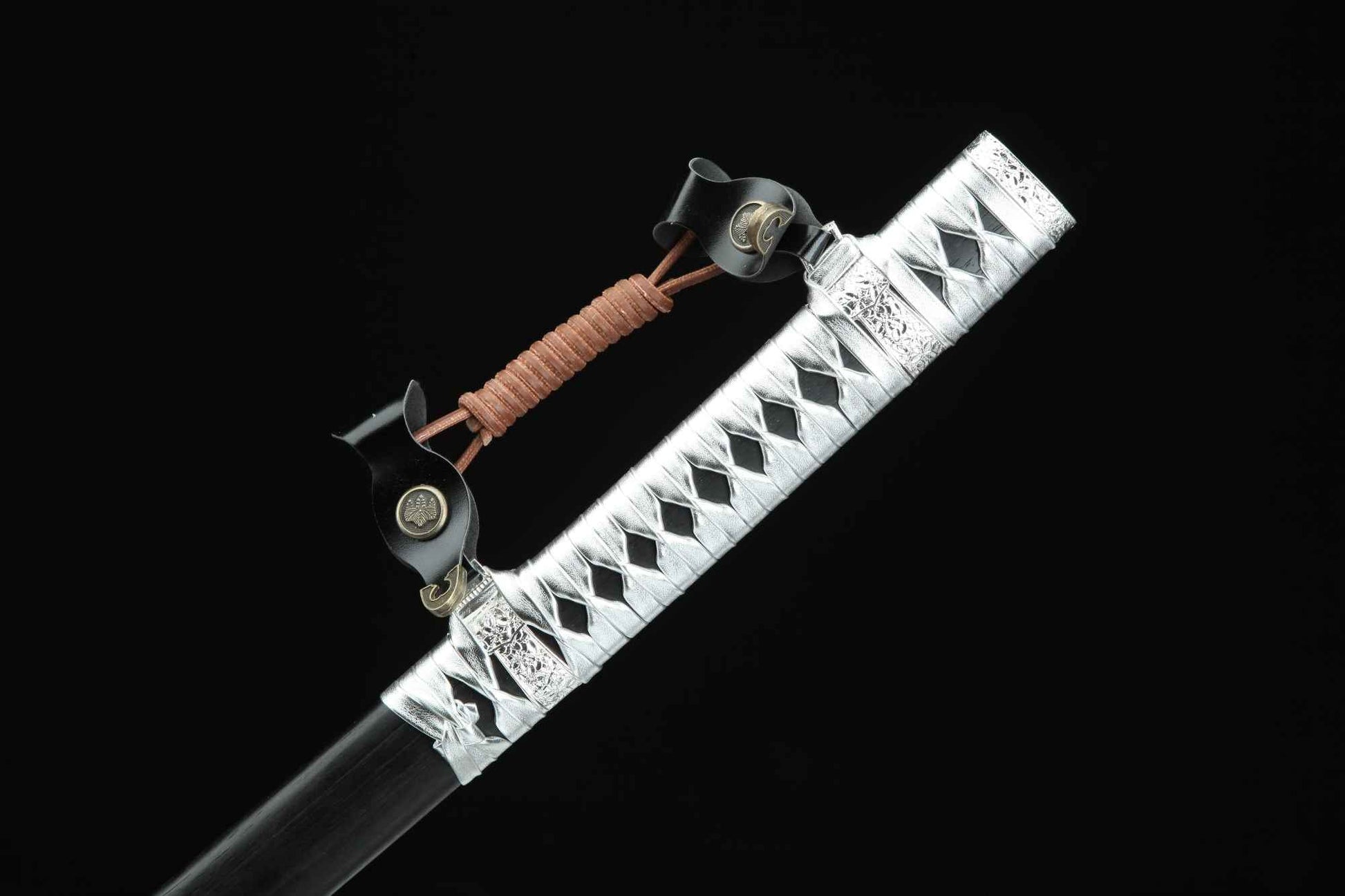 Japanese Tachi Sword – T10 Steel Blade with Ebony Wood Scabbard & Silver Wrap Handle — blade and hamon detail