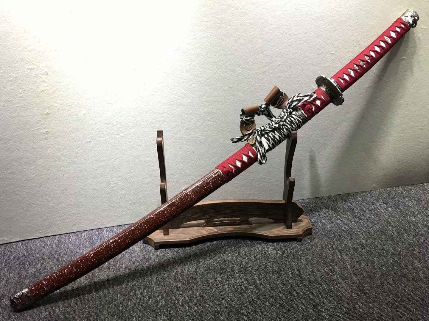 Nihontou Tachi,Nodachi,High carbon steel burn blade,Alloy tosogu — close-up detail view