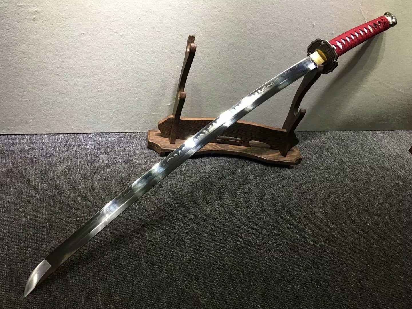 Nihontou Tachi,Nodachi,High carbon steel burn blade,Alloy tosogu — handle and fittings close-up