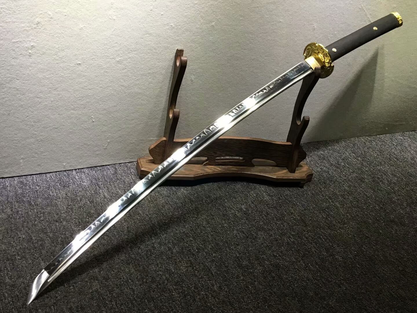 Nihontou Tachi/Katana/High carbon steel burn blade,Black wood,Alloy tosogu — scabbard / saya detail