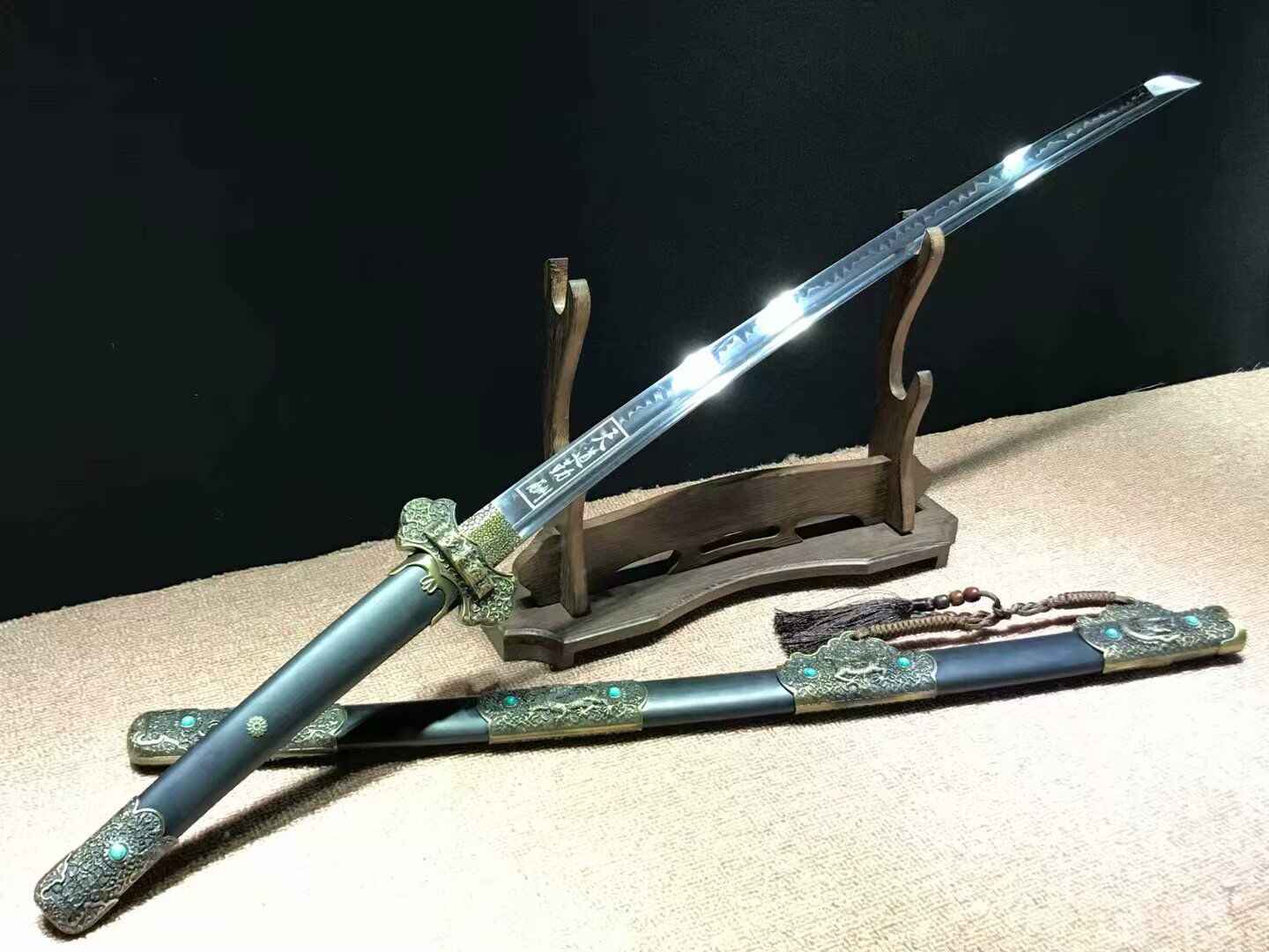 Tang dao,Handmade High carbon steel burn blade,Alloy — close-up detail view
