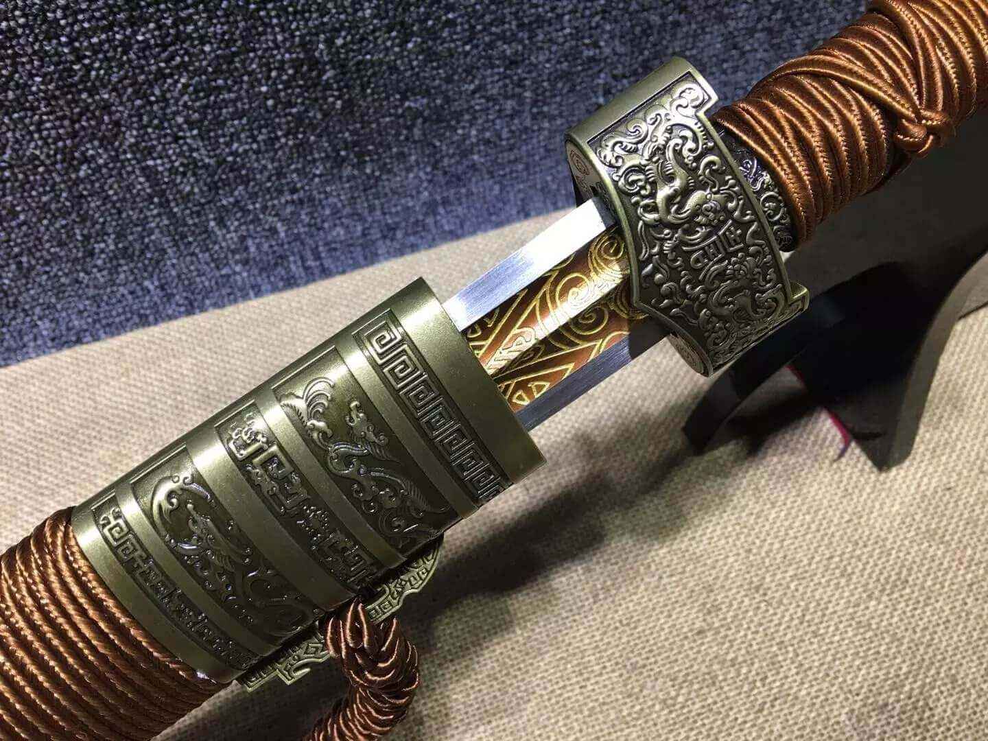 Wolong sword,High manganese steel blade,Black scabbard,Alloy fitting — blade and hamon detail