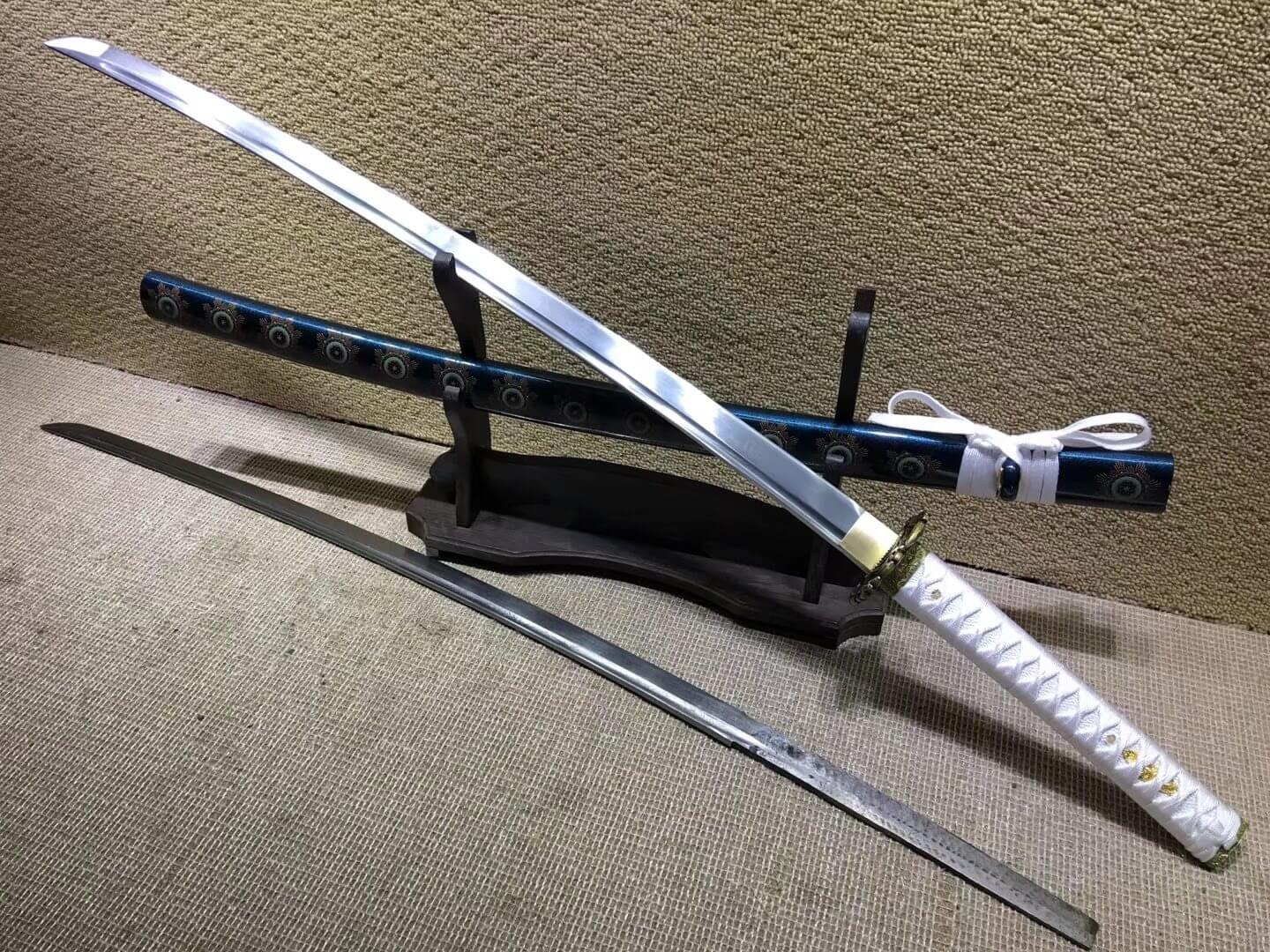 Samurai sword(Medium carbon steel bade,Wood scabbard,Alloy fittings)Length 39" — blade and hamon detail