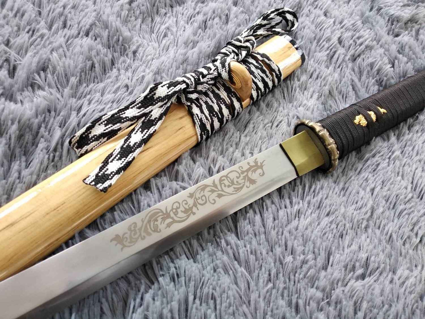 Tang dao,Ninja Sword,High manganese steel,Hardwood,Alloy — handle and fittings close-up