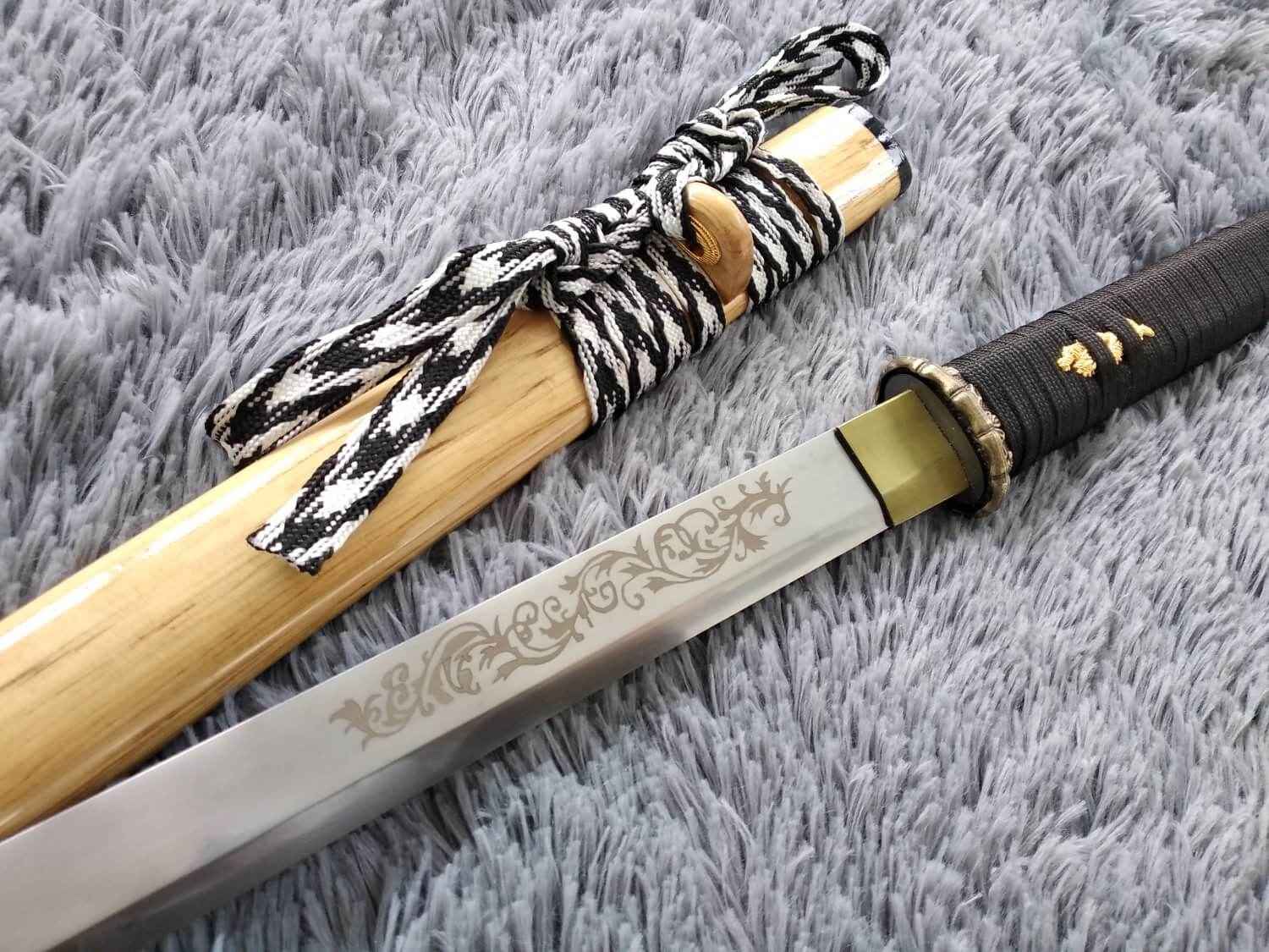 Tang dao,Ninja Sword,High manganese steel,Hardwood,Alloy — handle and fittings close-up